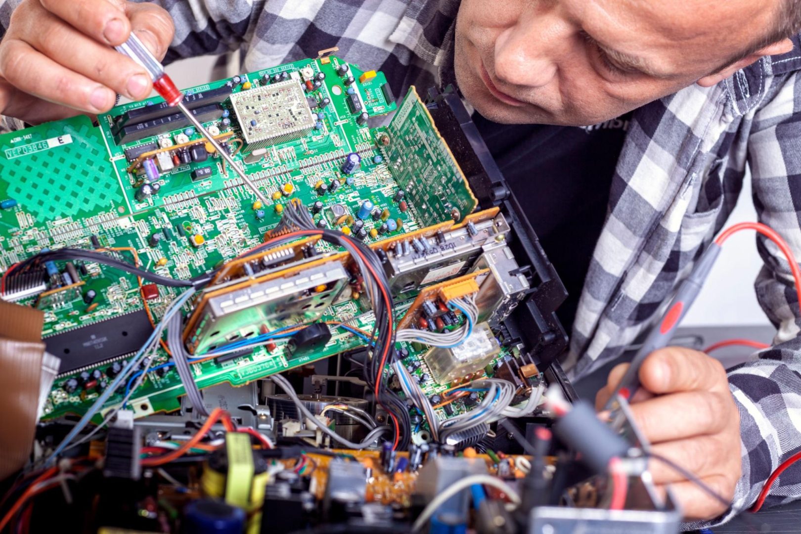 Conception et fabrication de système RF et Hyperfréquence